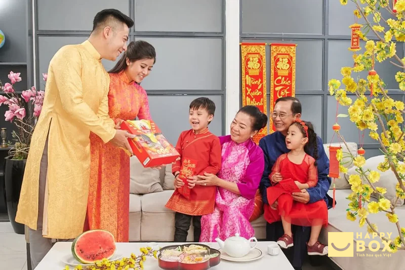 Chọn quà tết cho anh chị em thân thiết – trao niềm vui, gắn kết tình thân